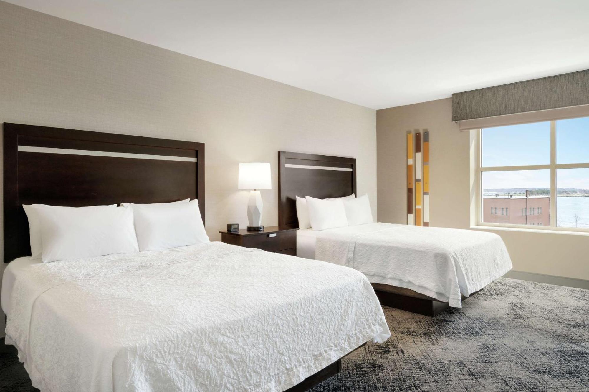 Hampton Inn Portland Downtown Waterfront Bagian luar foto