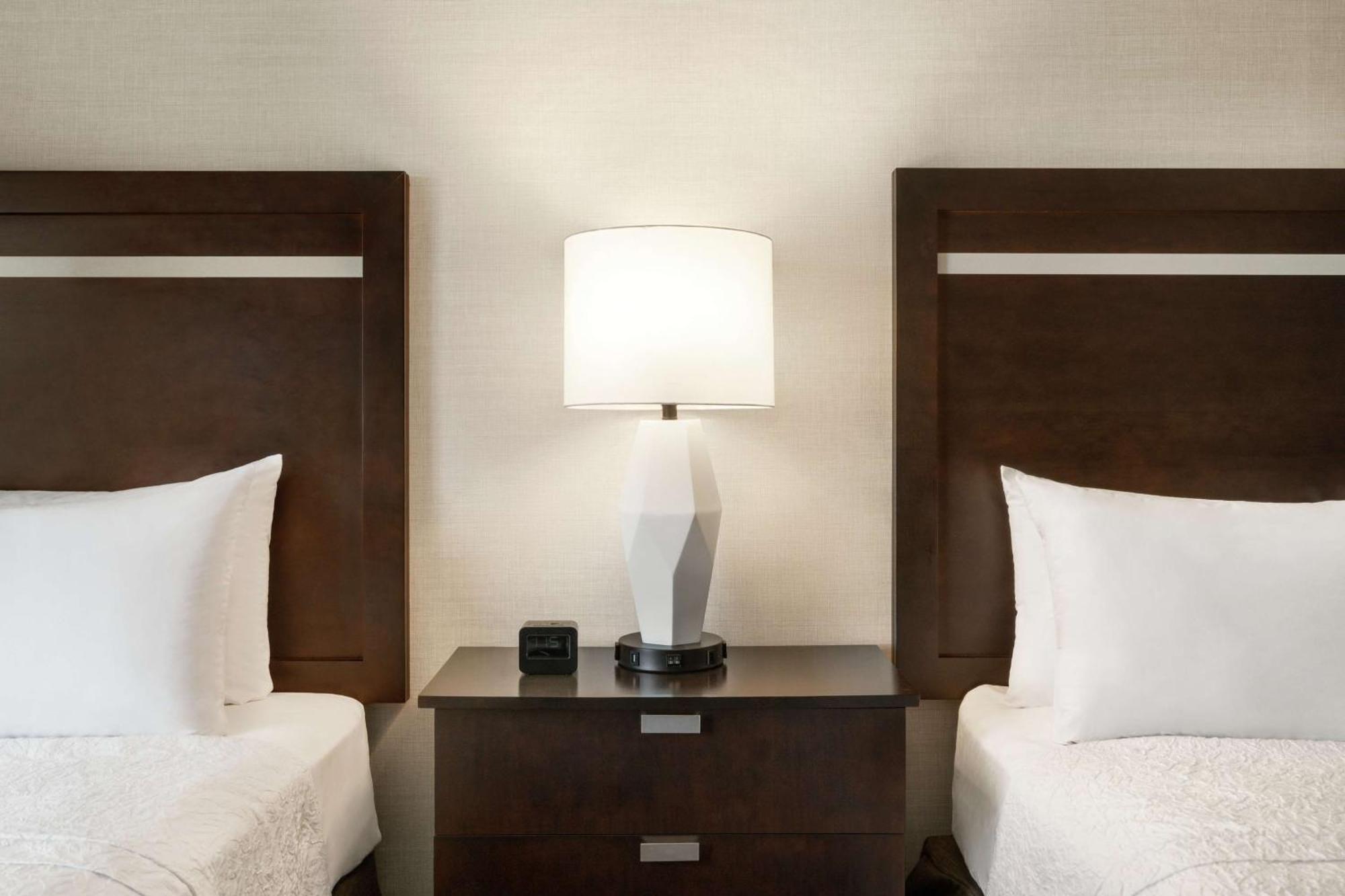 Hampton Inn Portland Downtown Waterfront Bagian luar foto