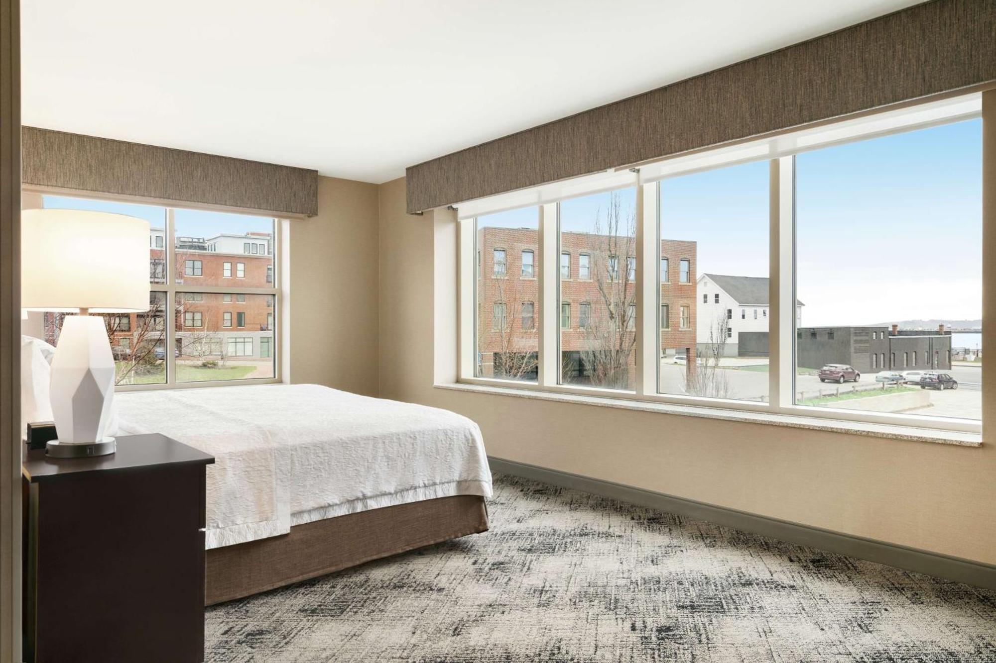 Hampton Inn Portland Downtown Waterfront Bagian luar foto