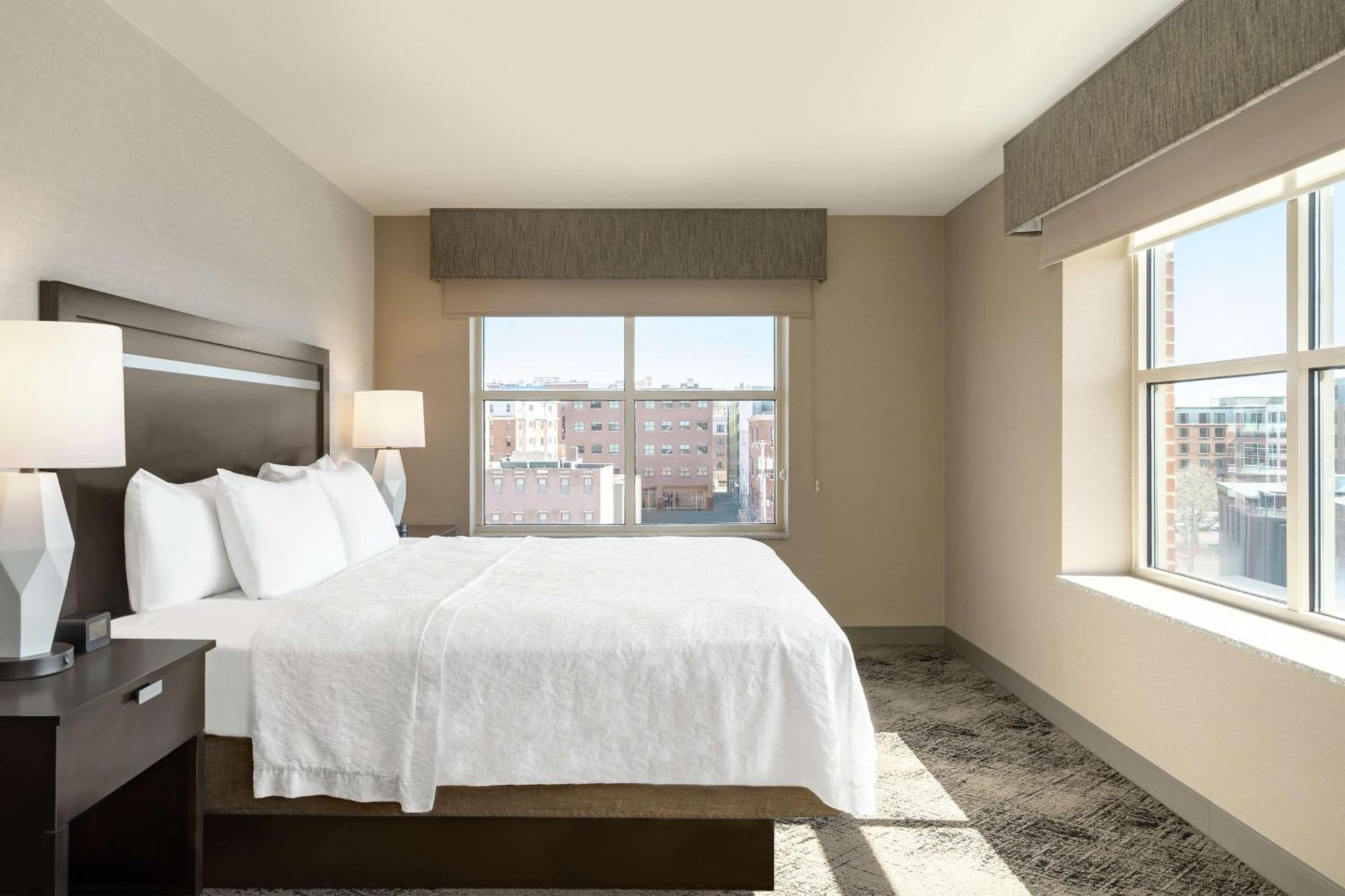Hampton Inn Portland Downtown Waterfront Bagian luar foto