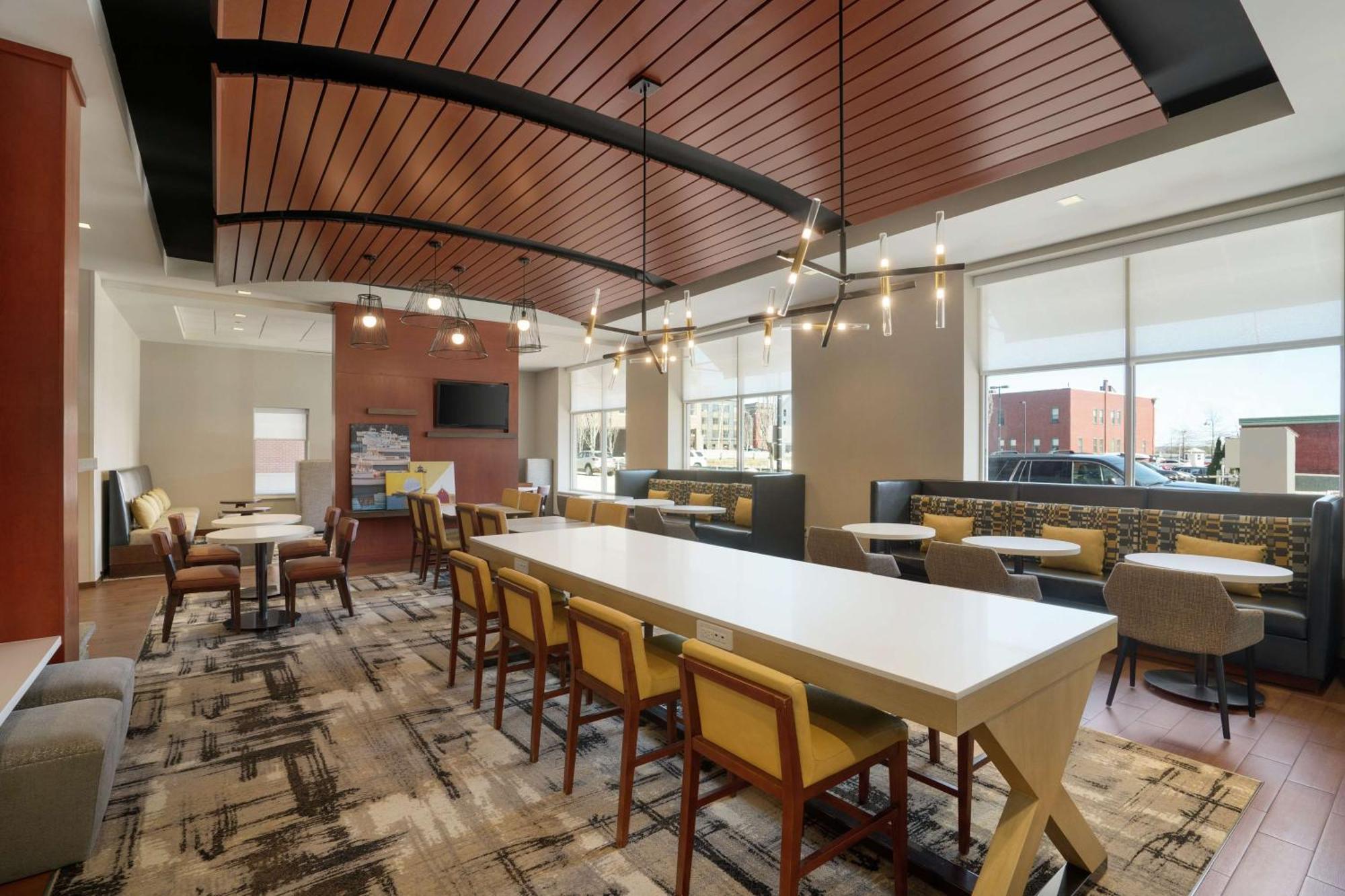 Hampton Inn Portland Downtown Waterfront Bagian luar foto